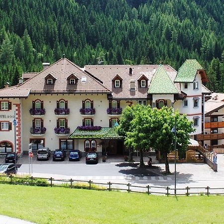 Albergo Bernard Canazei Exteriér fotografie